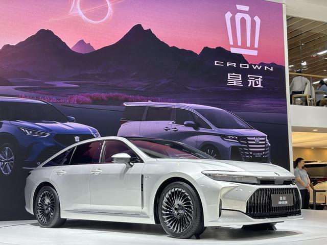 跨越半个世纪的豪华 一汽丰田携皇冠全系新品亮相粤港澳车展