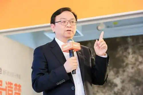 从第一代到第五代,王传福用了20年,把插混油耗降到了“2”时代