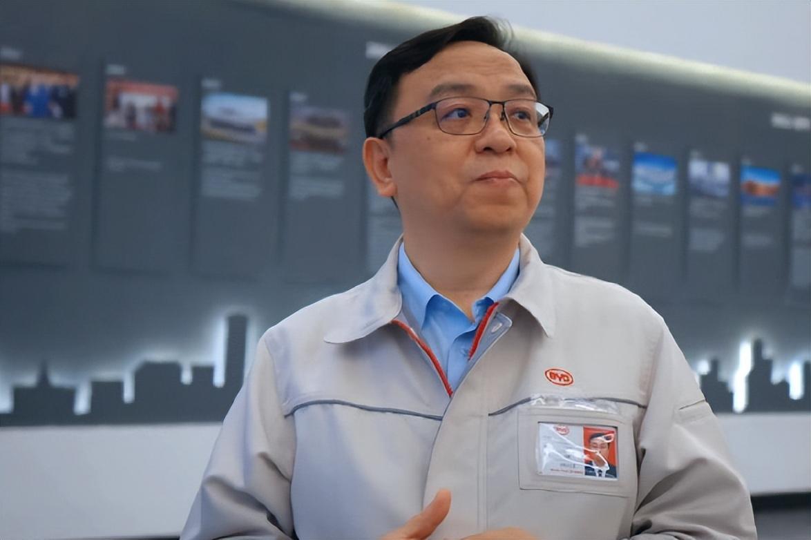 从第一代到第五代,王传福用了20年,把插混油耗降到了“2”时代